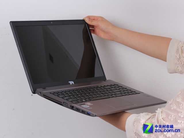 War3明星Fly100%倾情代言 雷神G150SA促