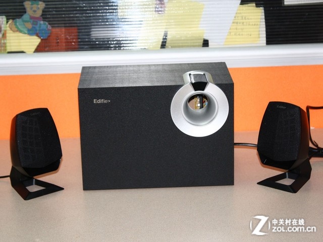 漫步者 r201t08 桌面2.1音箱